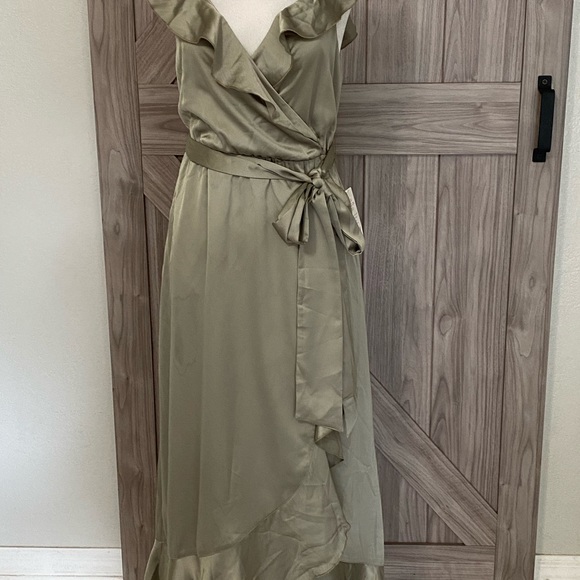 NWT show me your mumu Samantha ruffle wrap dress - Picture 4 of 10